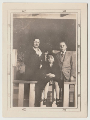 Katherine, David and Helen Oberg, 1929