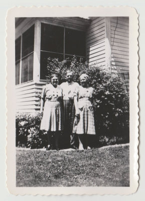 Elna, John Olof and Hulda Oberg