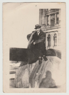 Harold Van Fleet on cannon at Des Moines Capitol