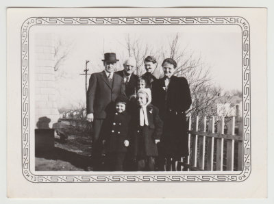 Clara, John Olof, and kids, Beba, Arvid, Feb 1944