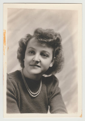 Helen Oberg glamour shot, 1943 or 45