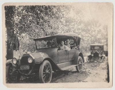 Oberg family in car, 1920