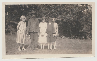 Harold Van Fleet, with Randleman group and Emilie Watson playing horseshoes, Sept 10, 1927