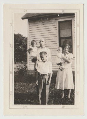 unknown family photo