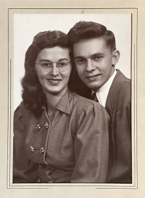 Unknown couple, maybe Hjalmer Nero & wife Veronica? (Austin Studios, CA), or Folke Anderson and second wife Joan?