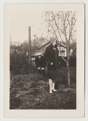Katherine Oberg and Harold Van Fleet photobombing