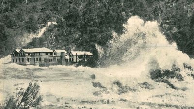 LAUNCESTON The Duck Power Station being inundated by 1911 floodwaters cascading down the South Esk c.1911-001.jpg