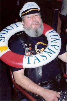0004b-UL-AGM Aaaarrgh! we be goin' ter Cairns lads! Cairns 1999.jpg