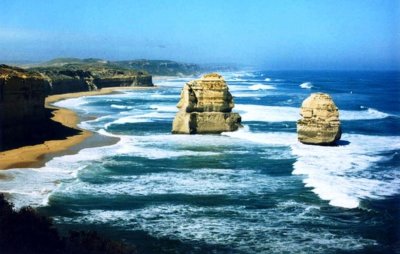 022-agm-018 Apostles looking east.jpg