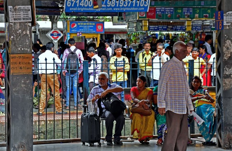 Crowded station - India_1_7853