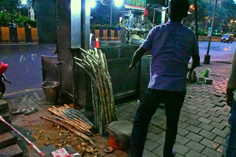 Sugarcane juice stall - India_1_8218