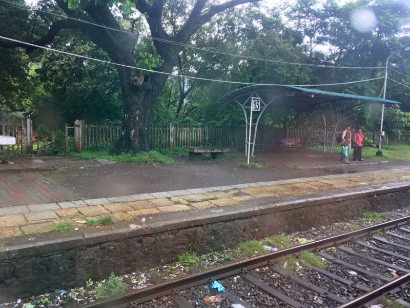 Waiting for the train in Veer - India 1 i4751