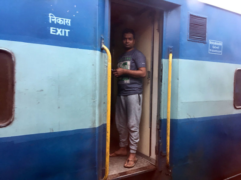 Passing train - India 1 i4766