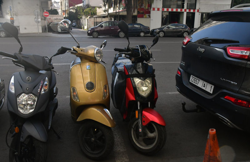 Limited parking: Three motorbikes on Boulevard Moulay Youssef - Moroc 1634