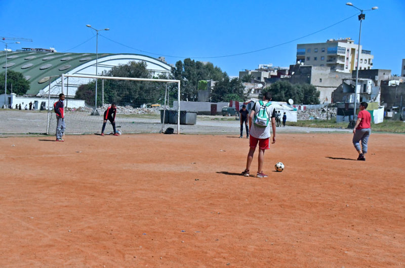 Always a soccer field around - Moroc 1835