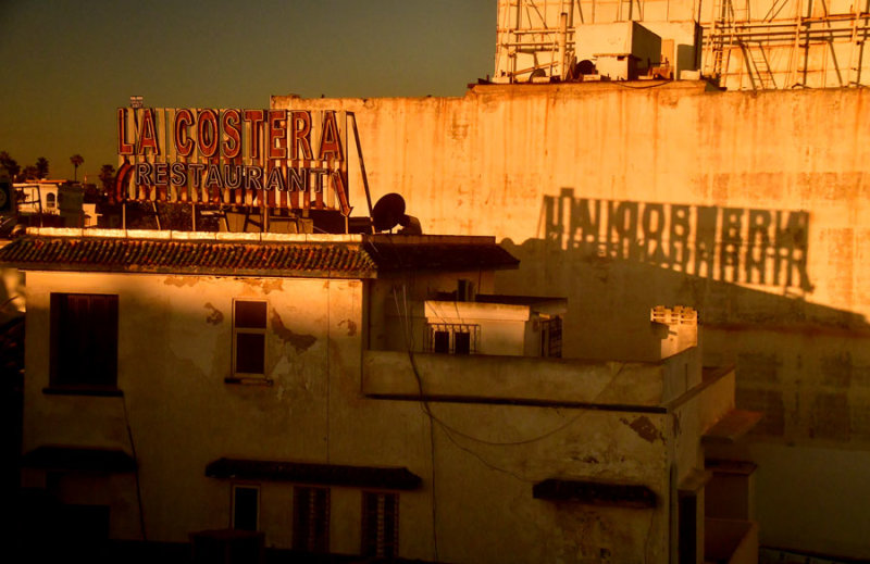 14 Morning light and shadows in Casablanca - Moroc 9488