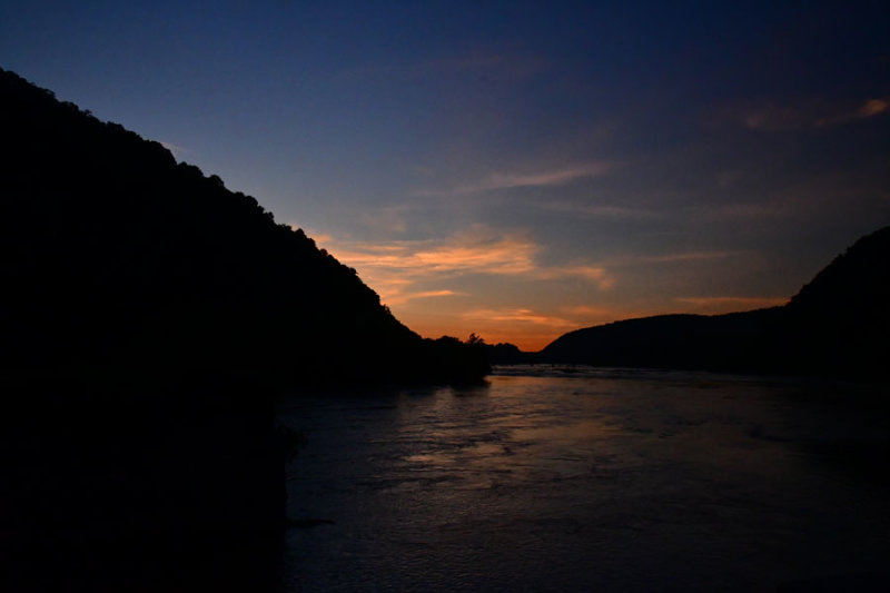 20 Sunrise on the Potomic River at Harper's Ferry, West virginia 5555