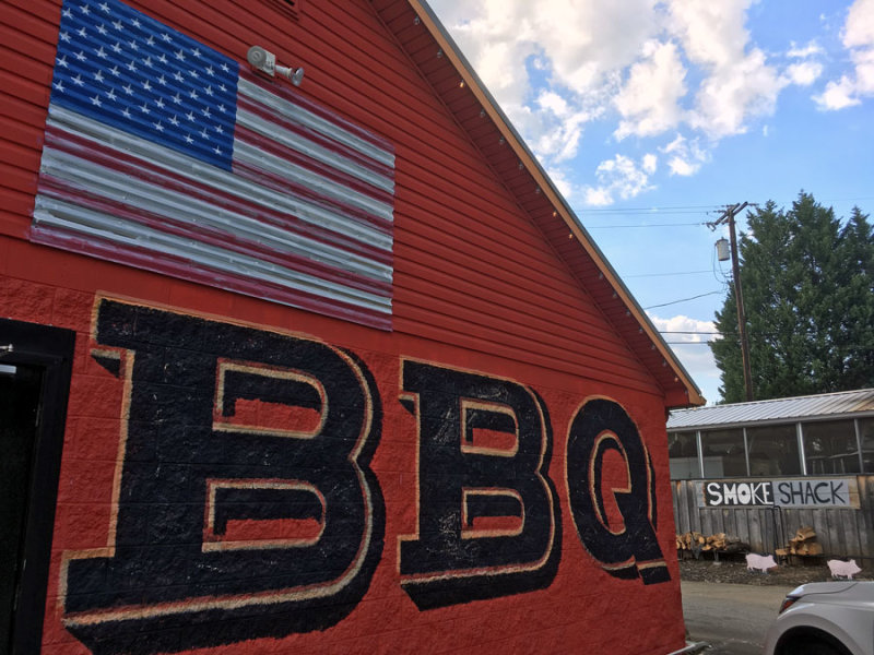 25 Smokin' Pig BBQ 3568