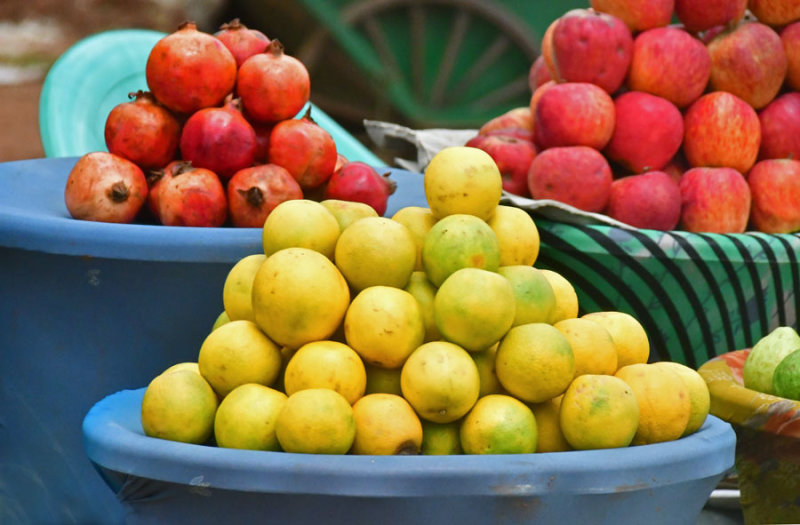 Roadside fruit market - India 1 9078