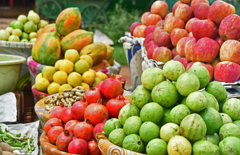 Roadside fruit market - India 1 9079