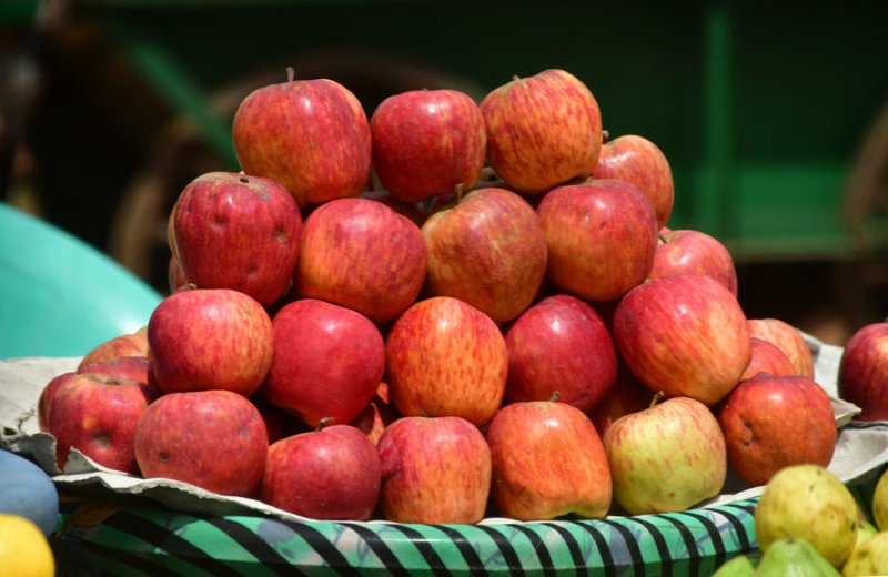 Roadside fruit market - India 1 9092