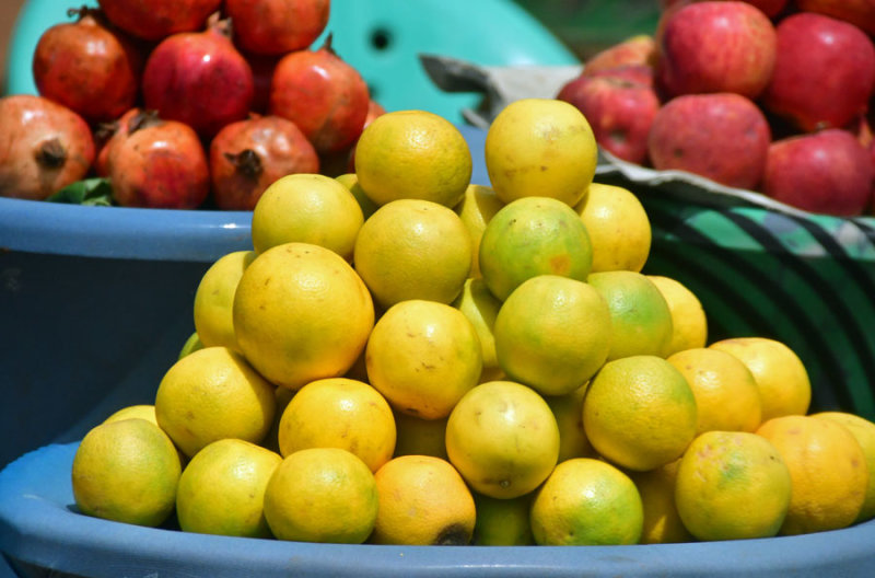 Roadside fruit market - India 1 9094