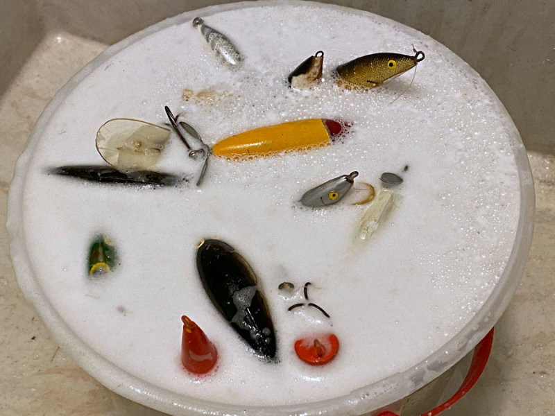08-19 Cleaning up some old fishing lures i5700