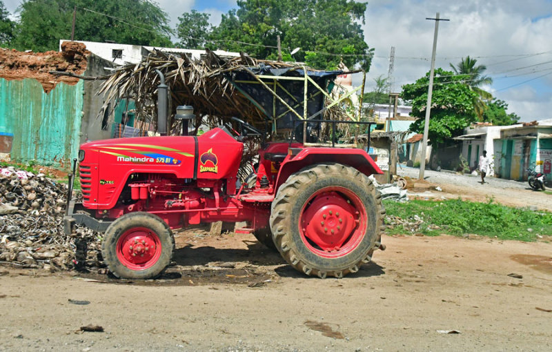 Mahindra - India's tractor - India-2-0412