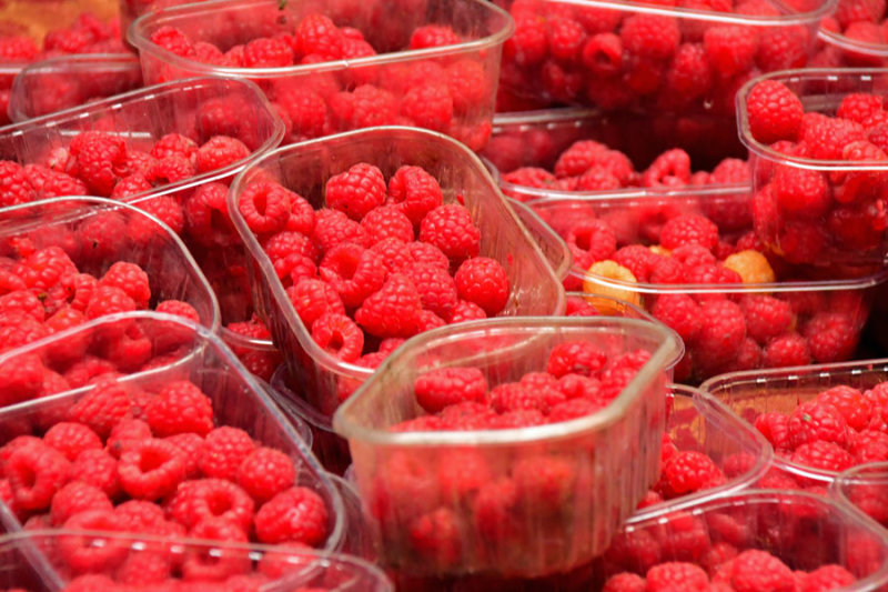 Raspberries for sale in the medina - Moroc-3041