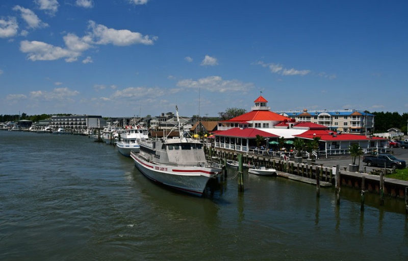 05-17 Charter boat on the inlet 3753