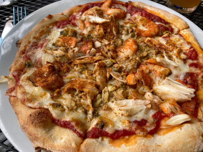 09-08 Seafood pizza i3118