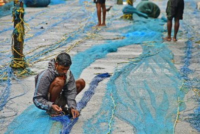 Mending nets - India_1_7609