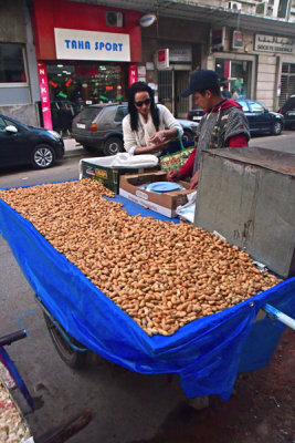 Peanut vendor - Moroc 1559