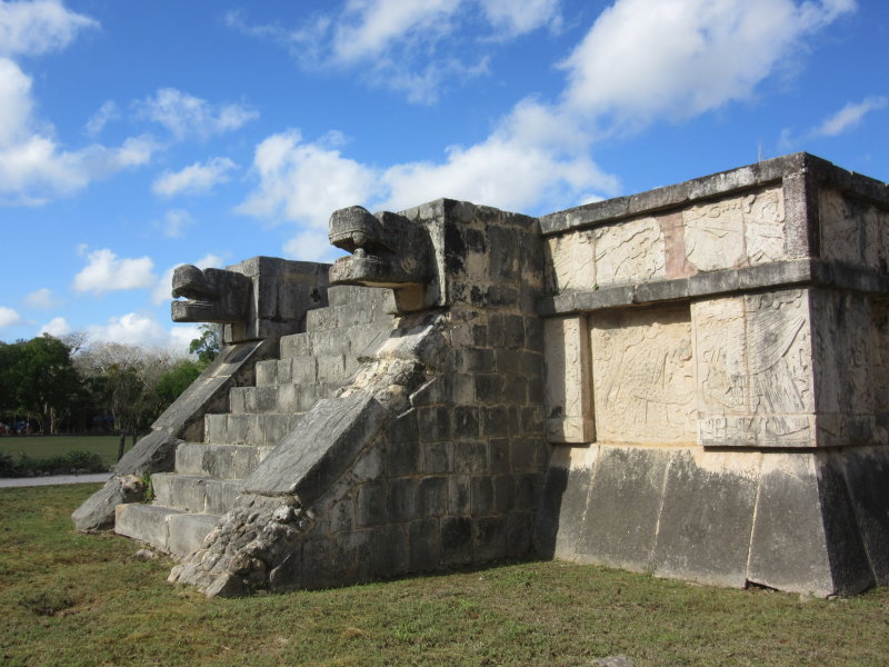 Plataforma de las Aguilas y los Jaguares (Platform of the Eagles and Jaguars)