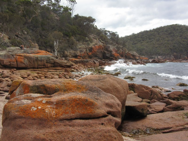 Red rocks at Gravelly Beach