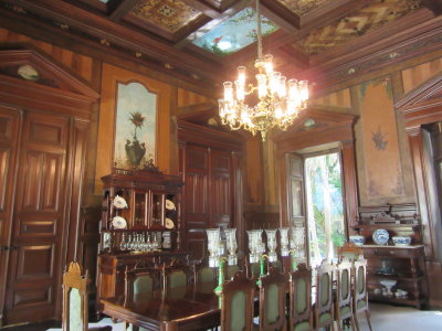 Rooms with Victorian era furniture