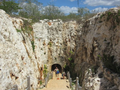 Steps and a little tunnel to the third cenote - Xoch