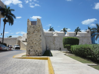 Part of the wall and Baluarte de San Carlos