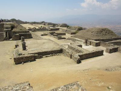 Templo de Dos Columnas and beyond