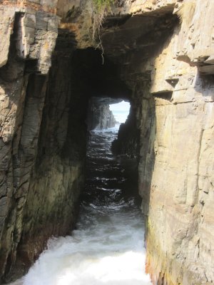 Remarkable Cave - the water gushes through