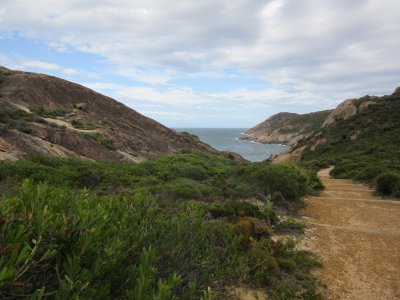 We hike from Lucky Bay to Thistle Cove 