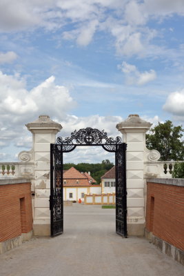 SCHLO HOF