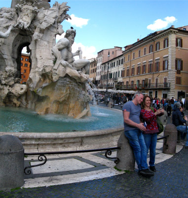 Getting a selfie at the Fontana dei Quattro Fiume (Four Rivers) .. 8835_4
