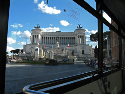 The Vittoriano and Piazza Venezia from the bus ..  8895.jpg
