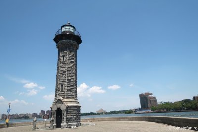 Roosevel- Island-Lighthouse.JPG