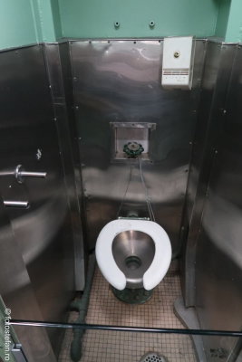Growler-submarine_toilet.JPG