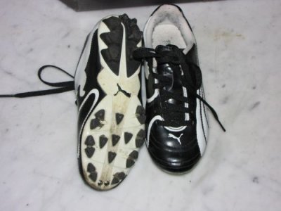 32 PUMA zwart wit voetbalschoenen 15,00