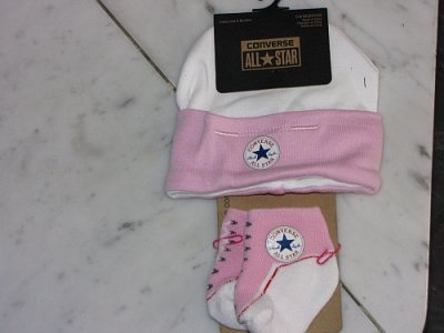 CONVERSE ALLSTAR muts en sokjes *nieuw* 13,50