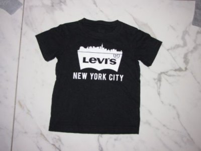 110 LEVI'S zwart t-shirt 13,00
