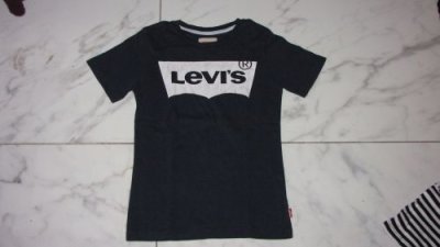 128 LEVI'S zwart shirt 15,00
